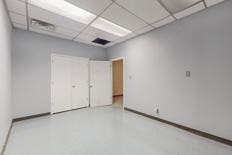 More Photos Of 1823 Commercial St NE, Albuquerque Warehouse For Sale