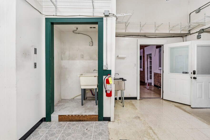 More Photos Of 107 E Main St, Jonesborough Storefront For Sale