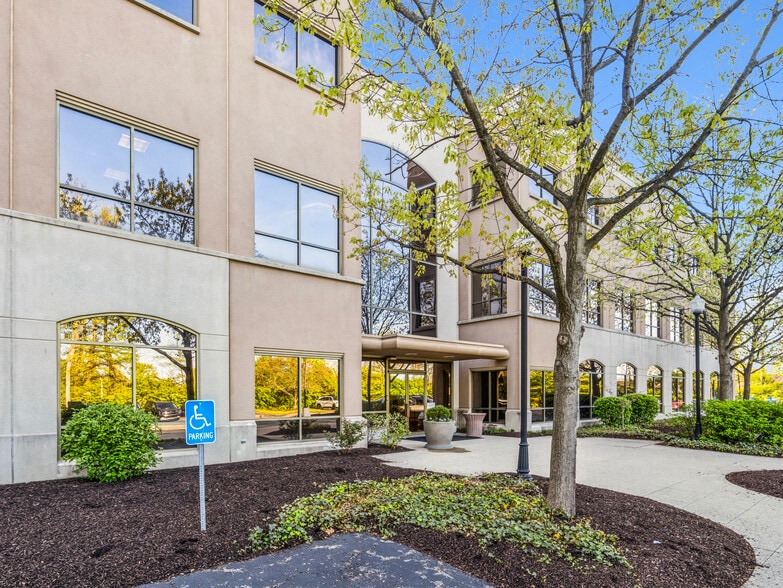 More Photos Of 9435 Waterstone Blvd, Cincinnati Office For Sale