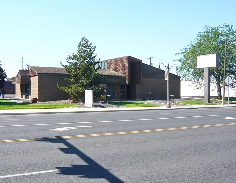 Primary Photo Of 450 E Main St, Othello Bank For Lease