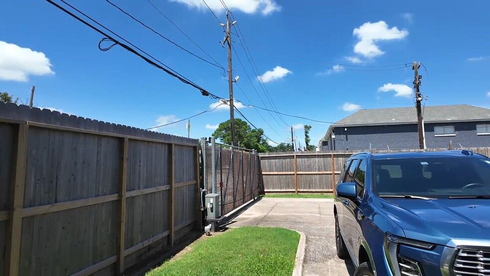 Primary Photo Of 4202 Sherwood Ln, Houston Loft Creative Space For Sale
