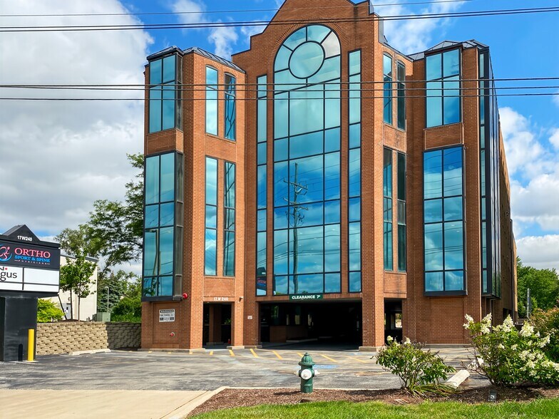More Photos Of 17W240 22nd St, Oakbrook Terrace Coworking Space
