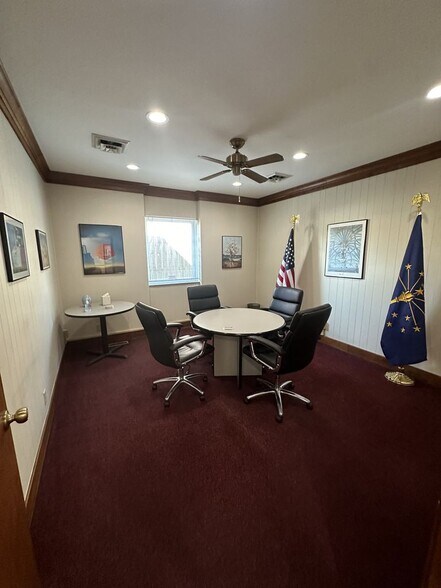 More Photos Of 215 NW Martin Luther King Jr Blvd, Evansville Office For Sale
