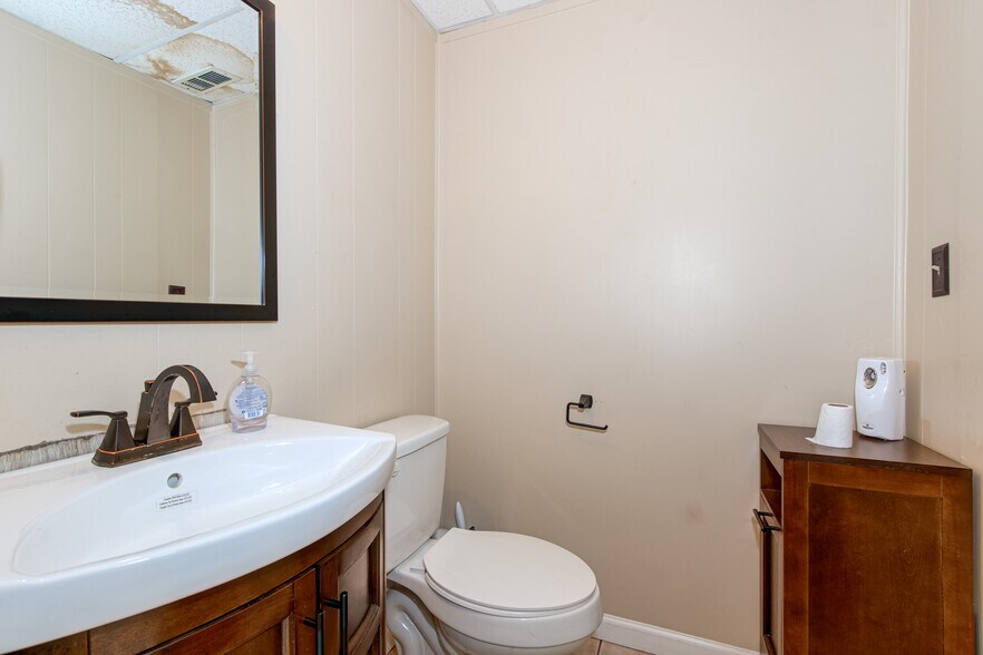 More Photos Of 1242 Nowell Dr, Augusta Warehouse For Sale