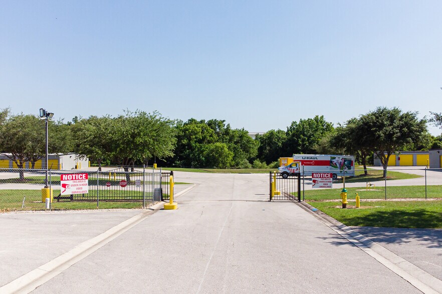 More Photos Of 4620-4630 Old Lucerne Park Rd, Winter Haven Self Storage For Lease