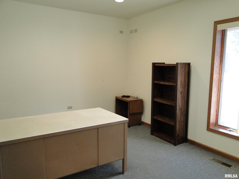 More Photos Of 509 N Lafayette St, Macomb Office For Sale