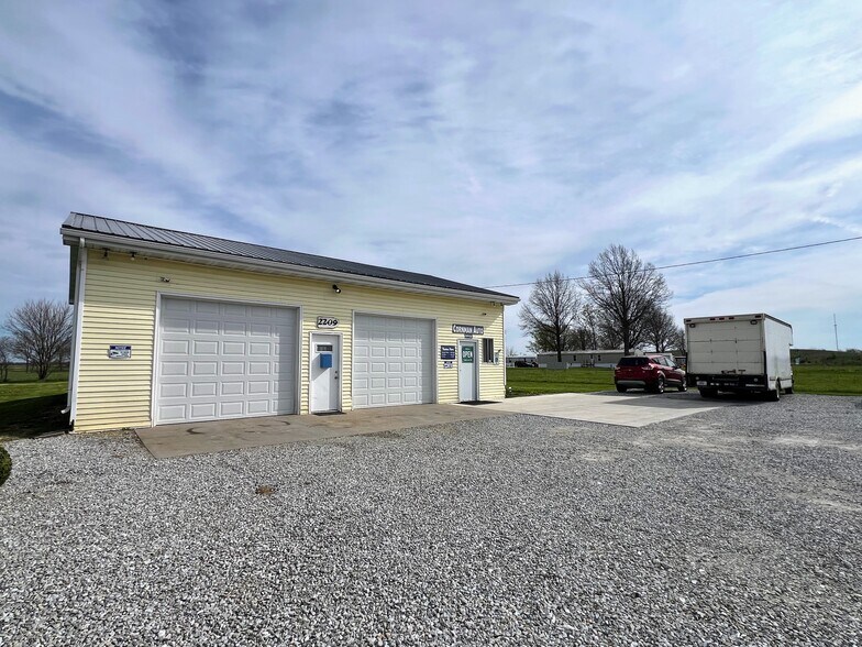 More Photos Of 2209 E Illinois St, Kirksville Auto Repair For Sale