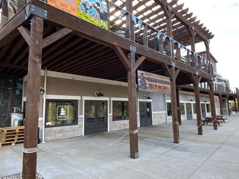 More Photos Of 4022 S Lone Pine Ave, Springfield Daycare Center For Lease