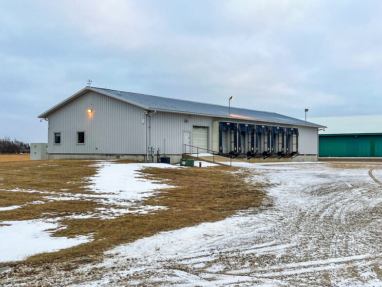 More Photos Of 4493 US-12, Willmar Truck Terminal For Lease