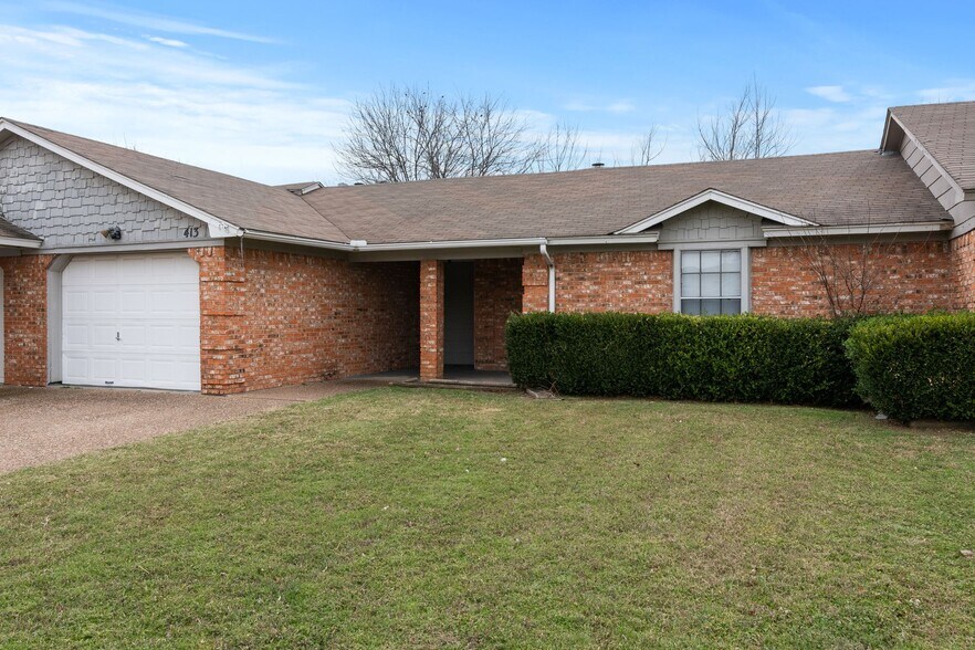 More Photos Of 321 Asbury Dr, Saginaw Specialty For Sale