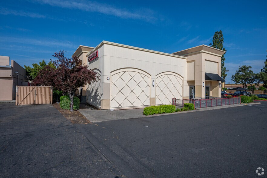 More Photos Of 2878 Zinfandel Dr, Rancho Cordova Restaurant For Lease