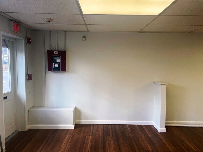 More Photos Of 883 Smithfield Ave, Lincoln Medical For Lease