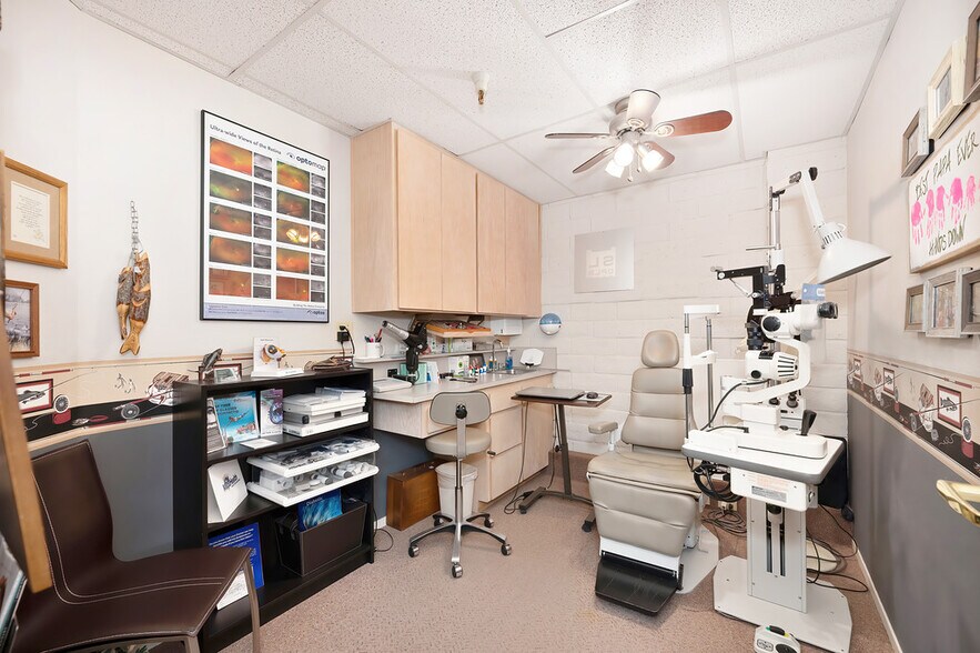 More Photos Of 11879 Kemper Rd, Auburn Office For Sale