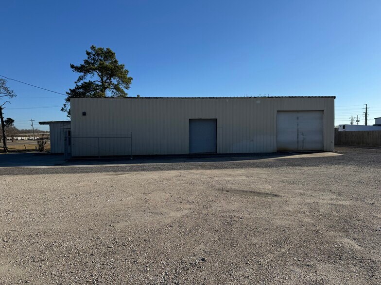 More Photos Of 4745 Fannett Rd, Beaumont Industrial For Lease