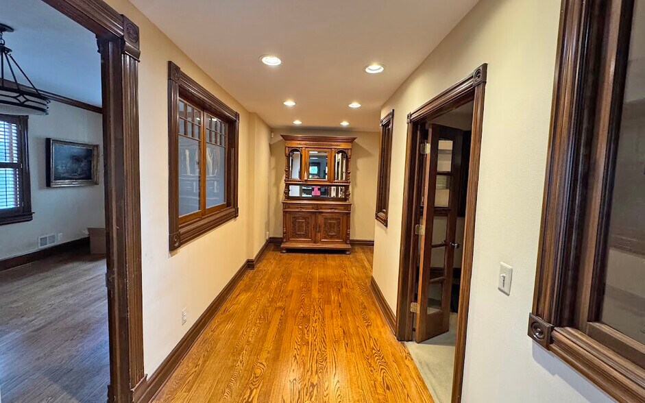 More Photos Of 218 S Main St, Plymouth General Retail For Lease