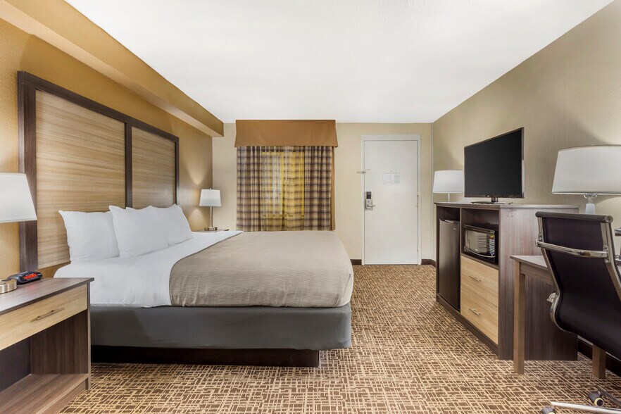 More Photos Of 115 Lake Ave, Spring Lake Hotel For Sale