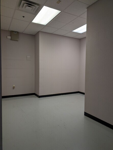 More Photos Of 9153 E Bell Rd, Scottsdale Medical For Lease