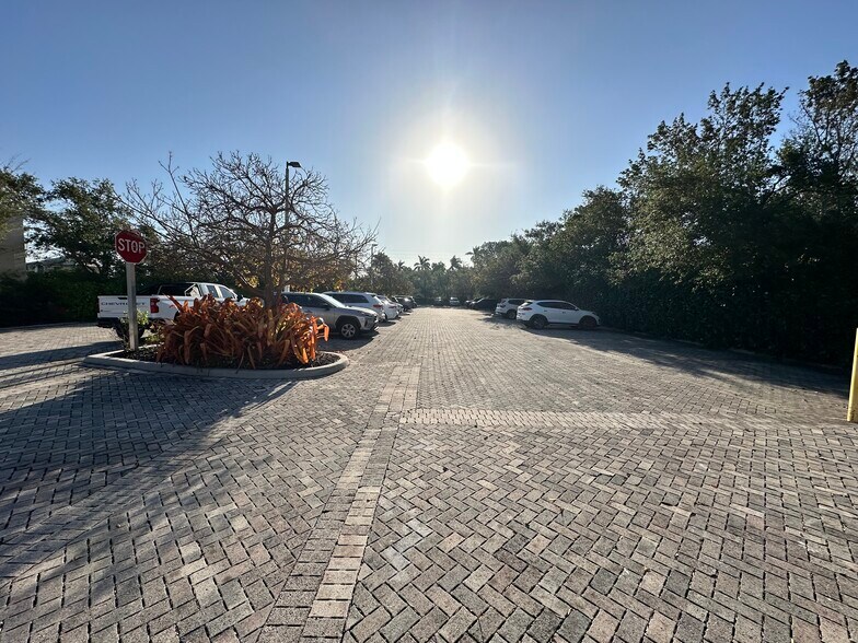 More Photos Of 3936 Tamiami Trl N, Naples Office For Sale
