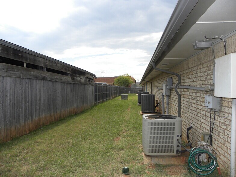 More Photos Of 10400 S Pennsylvania Ave, Oklahoma City Office For Sale