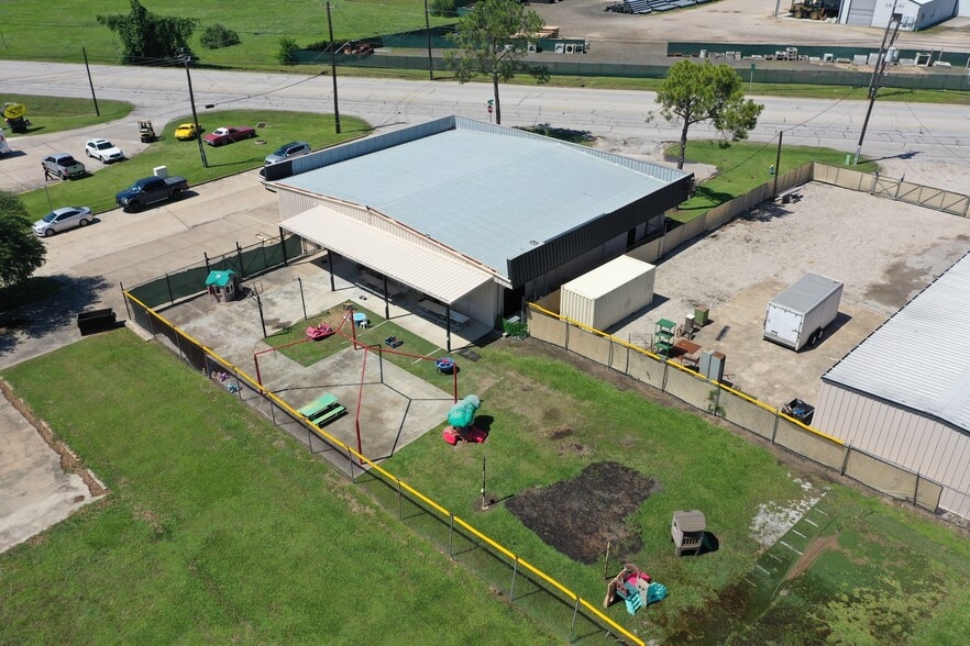 More Photos Of 3111 S Main St, Pearland Warehouse For Sale