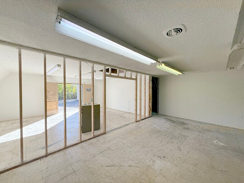 More Photos Of 2030 N Clay St, Denver Flex For Lease