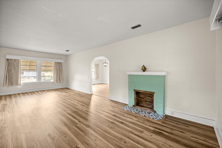 More Photos Of 7018 SE 222nd St, Hawthorne Flex For Sale