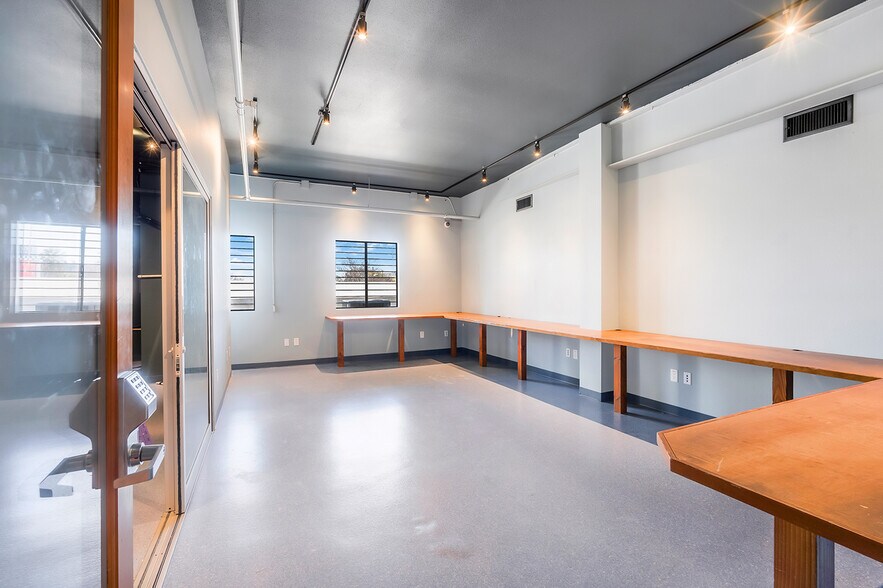 More Photos Of 400 S Victory Blvd, Burbank Office For Sale