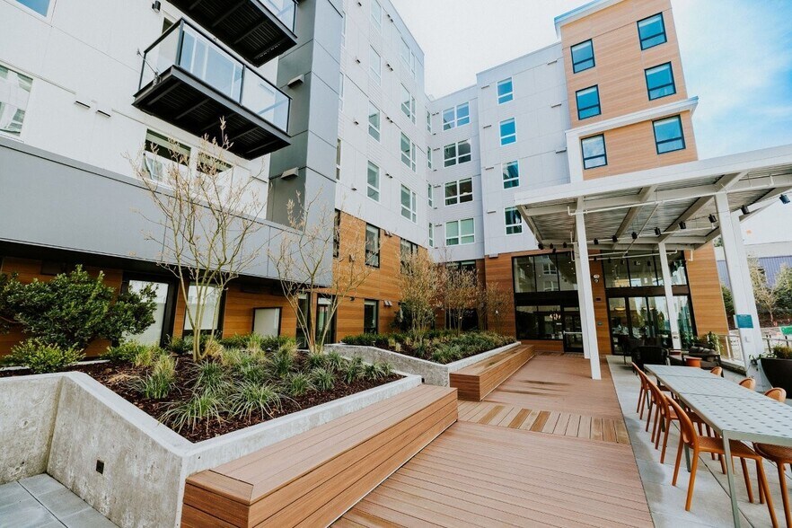 More Photos Of 132 NE 145th St, Shoreline Apartments For Lease