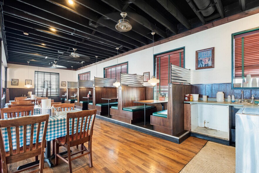 More Photos Of 20 Center St, Batavia Restaurant For Sale