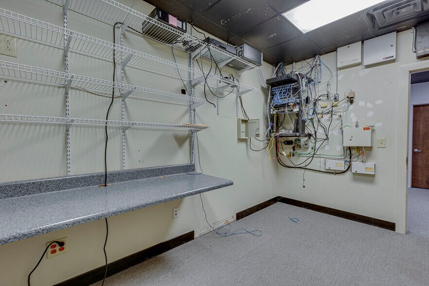 More Photos Of 211 N Pleasantburg Dr, Greenville Light Manufacturing For Sale