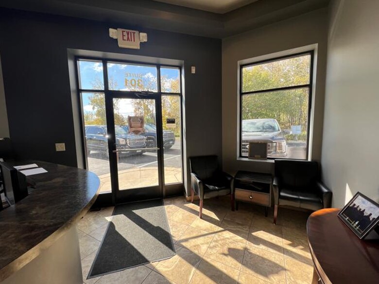 More Photos Of 1550 91st St NE, Blaine Flex For Lease