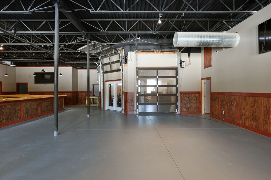 More Photos Of 11706 N Eaton Rd, Hayward Bar For Sale