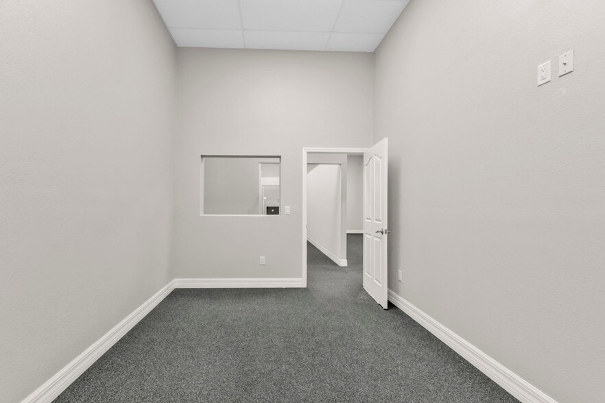 More Photos Of 4694 Tamiami Trl, Port Charlotte Freestanding For Lease