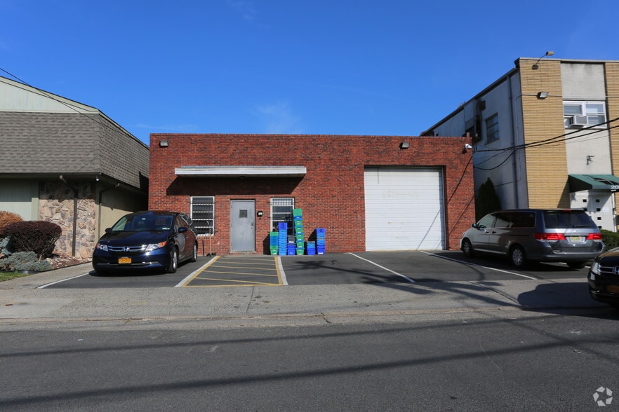 Primary Photo Of 205 E 11th Ave, Roselle Manufacturing For Sale