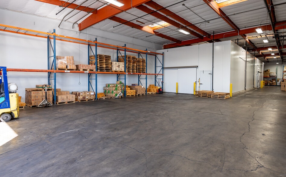 More Photos Of 5921-5923 Lakeshore Dr, Cypress Warehouse For Sale