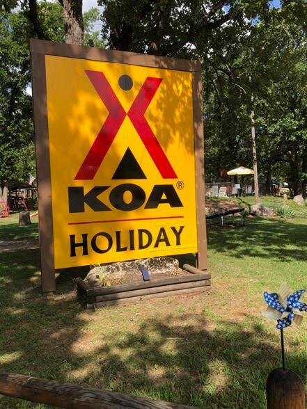 More Photos Of 4171 E US Highway 54, Linn Creek Trailer Camper Park For Sale