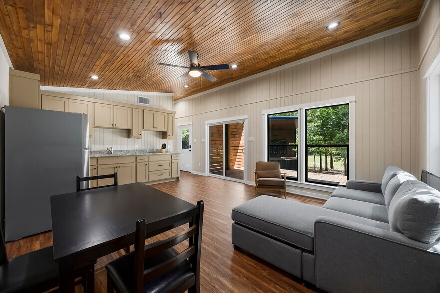 More Photos Of 397 VZ County Road 3611, Edgewood Sports And Entertainment For Sale
