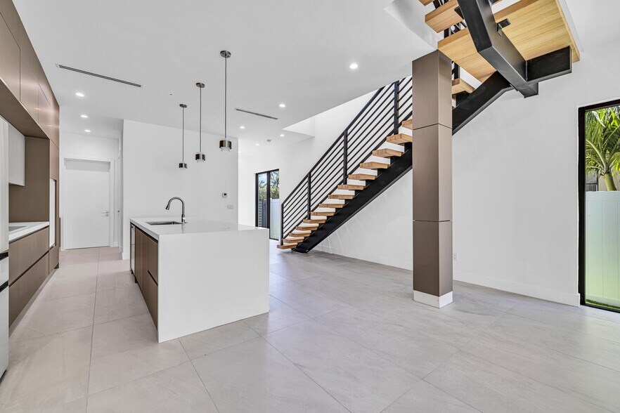 More Photos Of 1233 NE 12th Ave, Fort Lauderdale Apartments For Sale