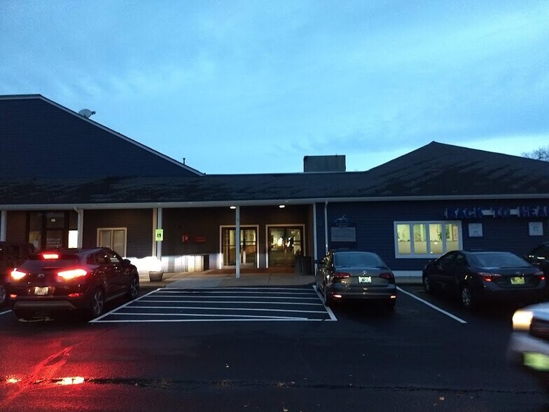 More Photos Of 140 Point Judith Rd, Narragansett Storefront Retail Office For Sale