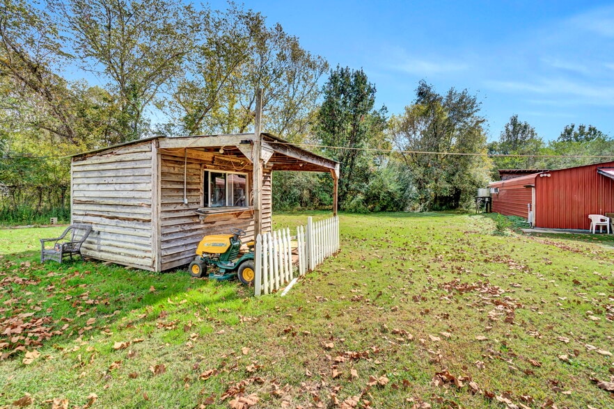 More Photos Of 4033 Geer Hwy, Cleveland General Retail For Sale