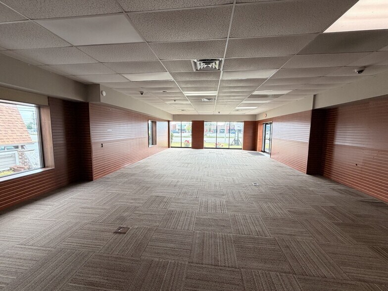 More Photos Of 1027 N Main St, Bowling Green Freestanding For Lease