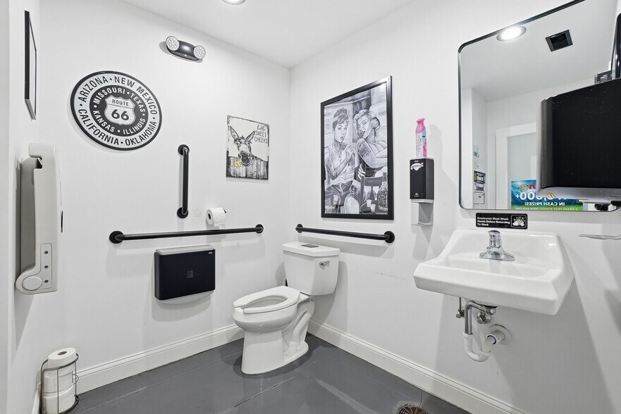 More Photos Of 116-118 S Water St, Wilmington Storefront Retail Office For Sale