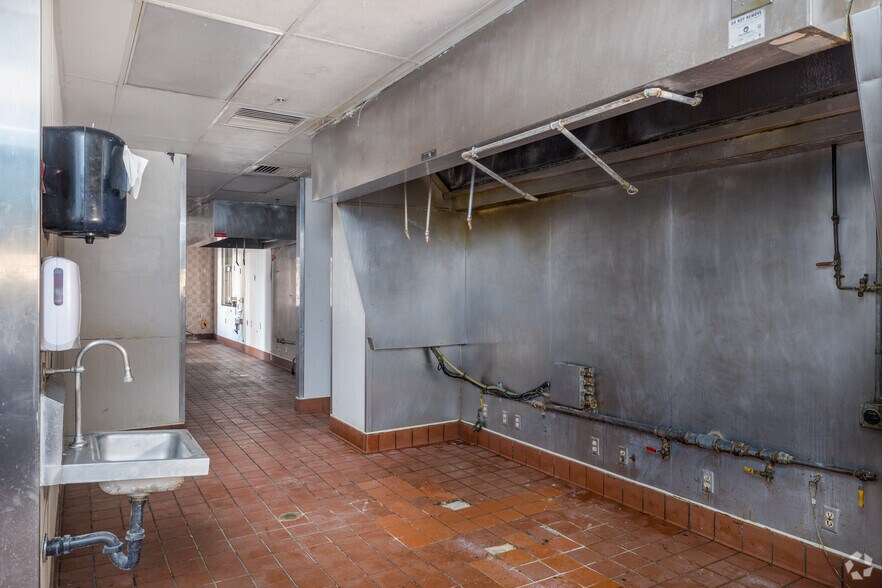 More Photos Of 725 S Palm Canyon Dr, Palm Springs Fast Food For Lease