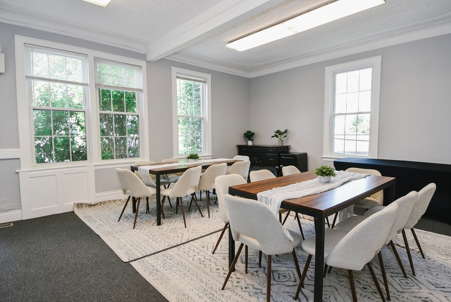 More Photos Of 93-97 Broad St, Middletown Office For Sale