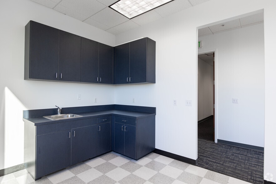 More Photos Of 5030 Business Center Dr, Fairfield Medical For Lease