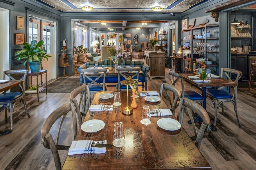 More Photos Of 240 E California St, Jacksonville Hotel For Sale