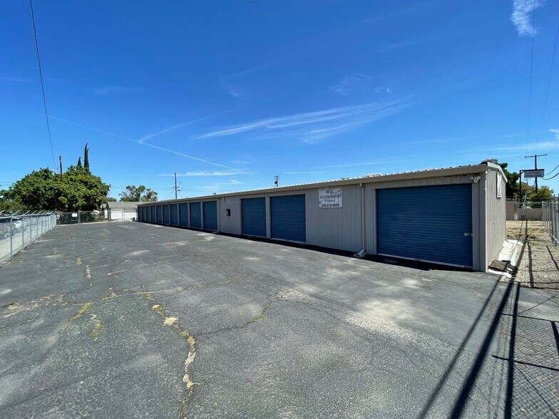 More Photos Of 906 G St, Los Banos Self Storage For Lease
