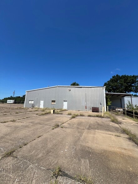 Primary Photo Of 2300 US-259 BUS, Kilgore Warehouse For Lease