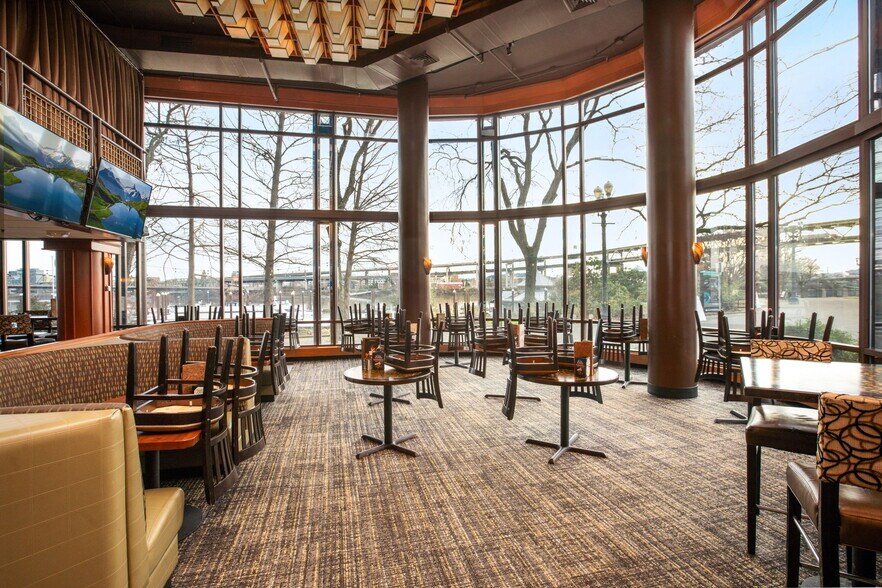 More Photos Of 309 S Montgomery St, Portland Restaurant For Sale