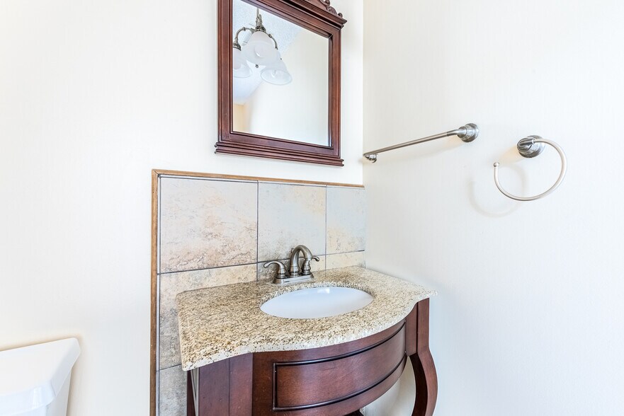 More Photos Of 706 W Barnard St, Glennville Medical For Sale